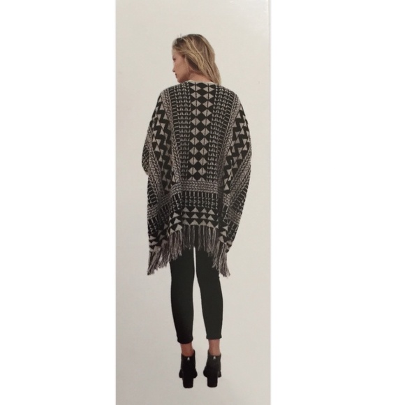 NWT Max Sport Geometric Knit Poncho Cape Fringe Open Front S/M Black Beige $250 - Picture 12 of 12